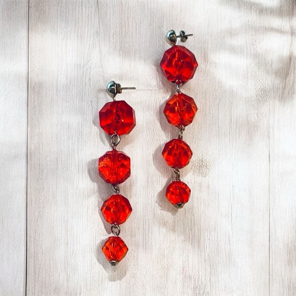 Red crystal earrings with gold hooks Vintagee - Picture 1 of 3
